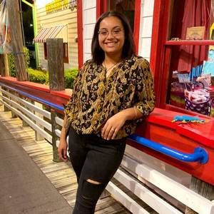 Meet your Posher, Alicia